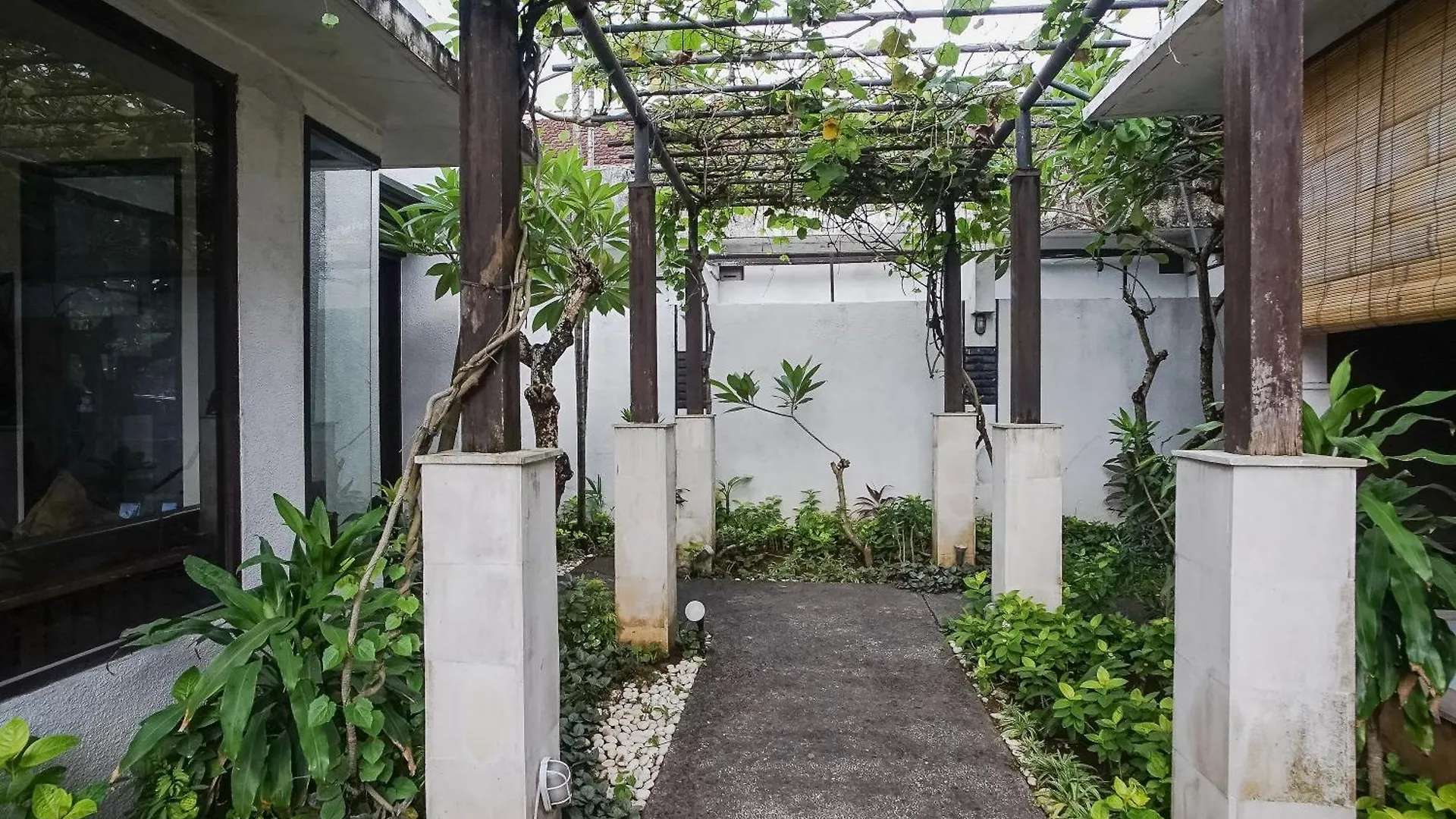 Queen Rose Villa & Spa Jimbaran  Jimbaran (Bali)