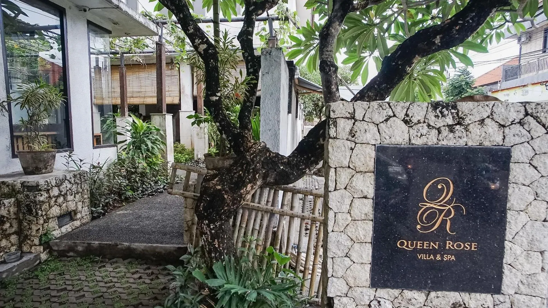 Queen Rose Villa & Spa Jimbaran  0*, Jimbaran (Bali)